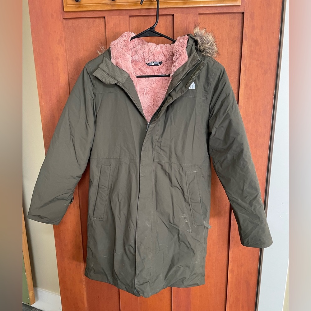 The north face girls parka (Size L)
